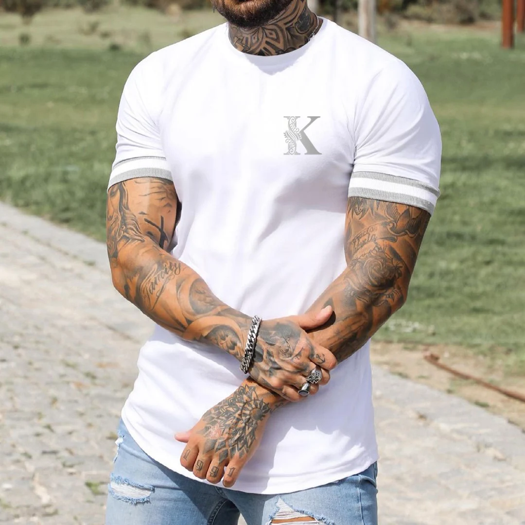 Camiseta masculina K multicolorida com estampa, casual, slim-fit, manga curta, verão, esportes ao ar livre, corrida, leve e respirável. — foto 13