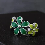 Anel de flor verde natural esmaltado para mulheres, perfeito para adicionar um toque elegante e vibrante ao seu visual, celebrando a beleza da natureza. — foto 1