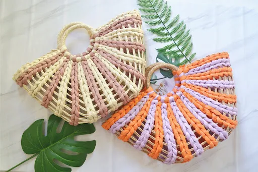 Title 5, Womens Hand-held Contrast Color Straw Woven Bag