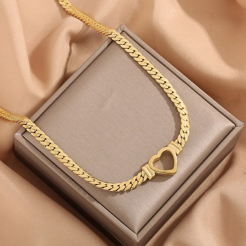 Colar Cubano Dourado Feminino Joia de Ouro para Mulheres Elegância e Charme Corrente Dourada Acessório Moderno Presente Sofisticado — foto 1