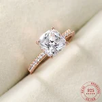 Anel de prata 925 com zircônia de 4 quilates em forma de almofada e 4 garras, brilho intenso e elegância para você. — foto 6