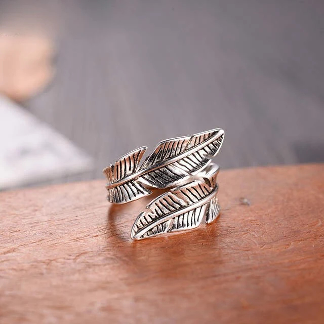 Anel criativo com design de folha, para um estilo natural e elegante. Perfeito para uso diário e realçar seu visual com delicadeza. — foto 1