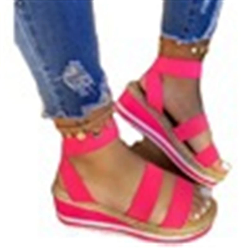 Sandali da donna con zeppa e plateau, abbinamento colori, corda di spago. Comfort e stile per un look estivo impeccabile. — foto 2