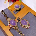 Conjunto de joias de calcedônia em pó natural, elegância atemporal. Desfrute da beleza e benefícios calmantes desta coleção única. — foto 6