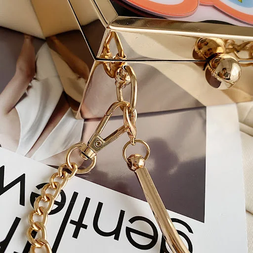Title 4, Galeries Beauty Pattern Chain Bag