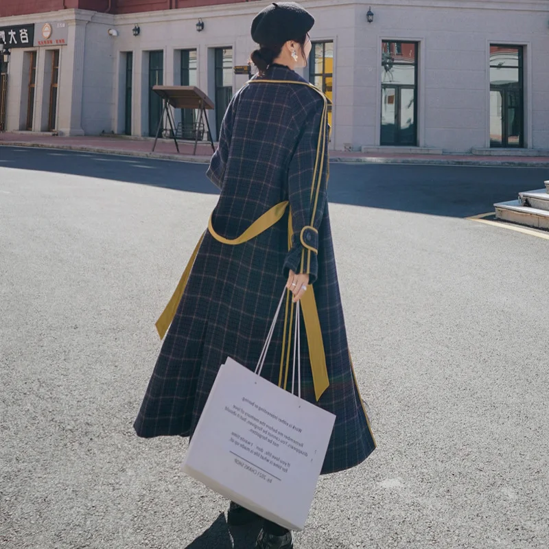 Women's plaid woolen coat, stylish and warm. Perfect for winter, offering comfort and timeless style. An essential wardr — photo 5