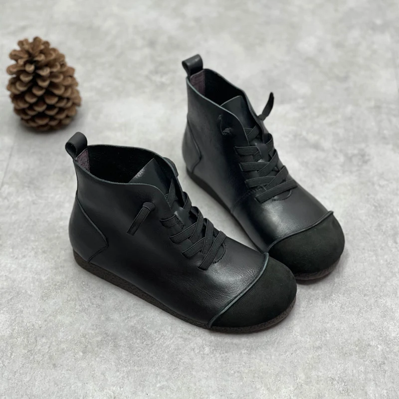 Botas Martin de Couro Macio Estilo Vintage, com Sola Macia e Forro de Pelúcia para Manter os Pés Quentes e Confortáveis no Inverno — foto 4