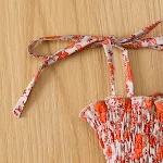 Macacão floral plissado de verão para meninas. Conforto e estilo para dias ensolarados e passeios. — foto 4