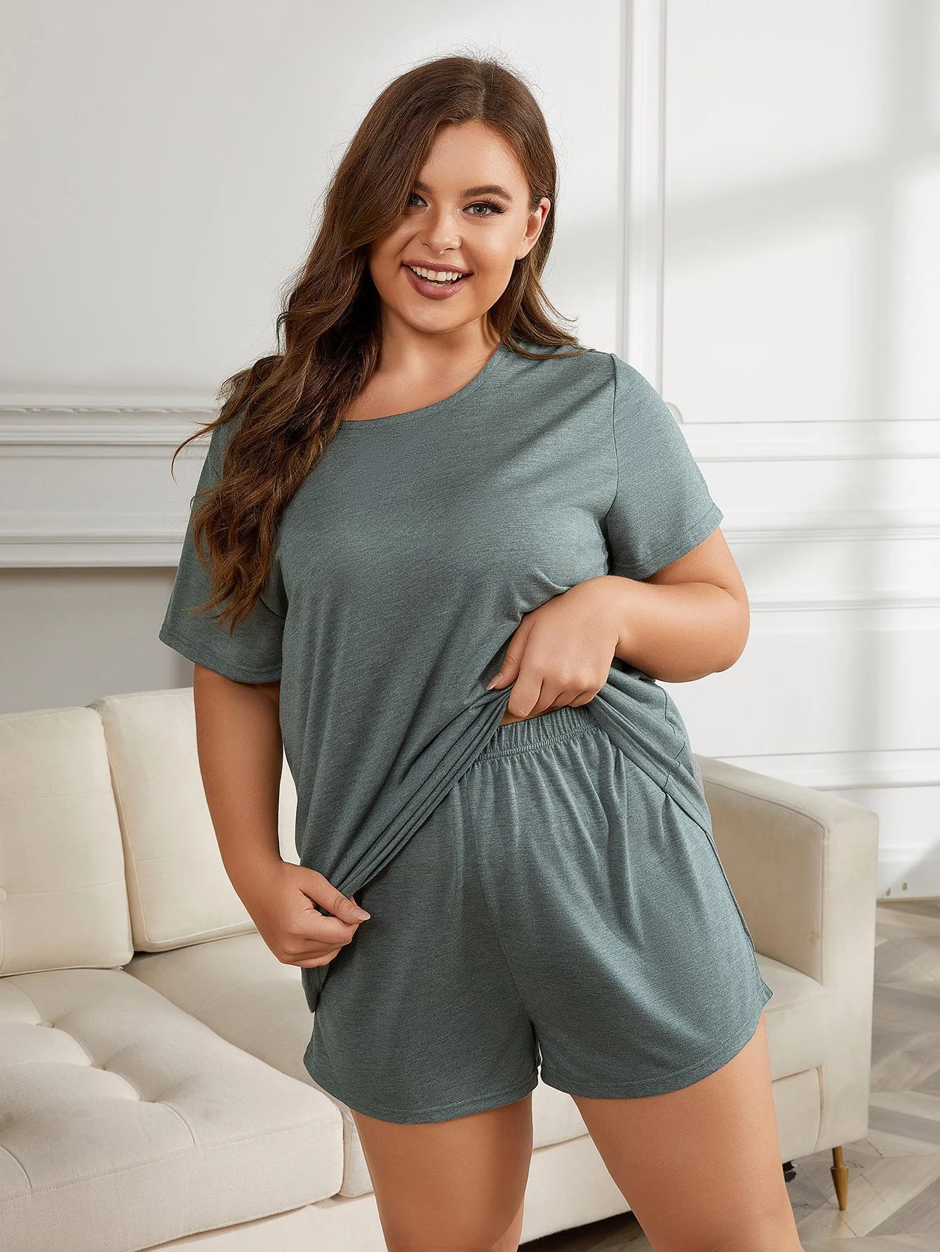 Conjunto homewear plus size europeu e americano de manga curta, ideal para casa. Conforto e estilo em um só pijama para relaxar. — foto 15