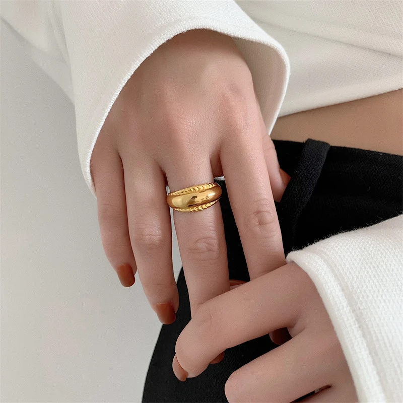 Anel Arco Torcido Feminino, Design Retrô Europeu e Americano, Moda Cool. Adicione um toque de estilo único ao seu visual diário. — foto 7