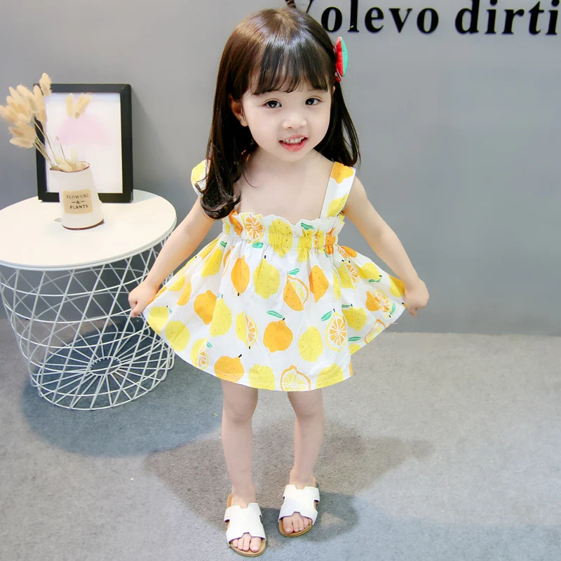 Abito da principessa con bretelle a limone in cotone da donna, perfetto per l'estate. Offre un look fresco e femminile, ideale per ogni occasione casual. — foto 9