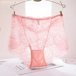 Bragas de cintura alta con encaje y diseño hueco. Ropa interior sexy para mujer con refuerzo de algodón. Comodidad y sensualidad. — foto 12