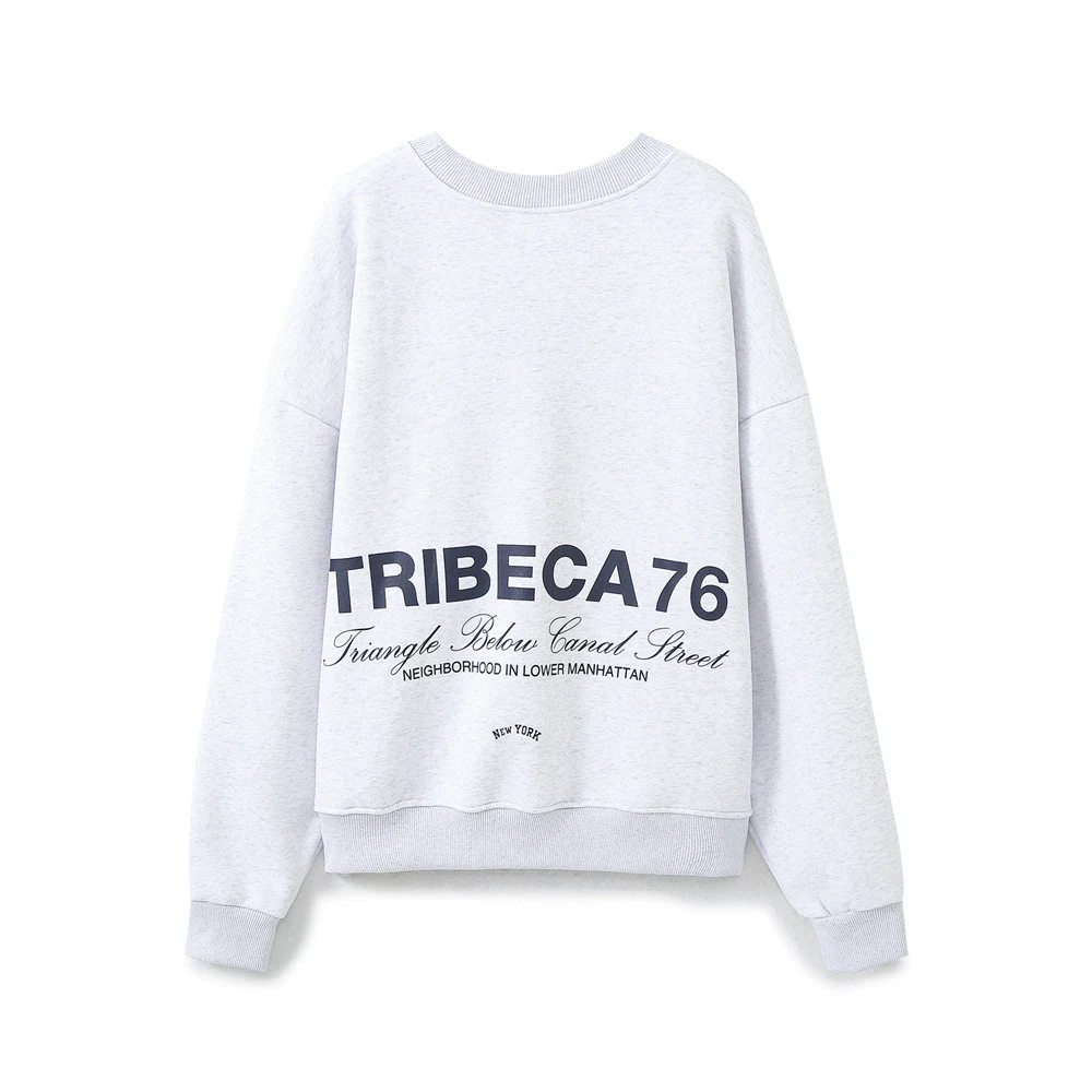 Suéter de flanela feminino com bordado de personagens. Roupa macia e quente, ideal para um look casual e confortável, perfeito para o inverno. — foto 3