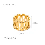 Anel simétrico de aço inoxidável 18K com banho duplo de ouro. Sofisticação e durabilidade. Adicione um toque elegante ao seu estilo diário. — foto 1