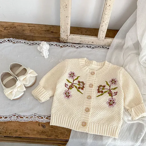 Title 13, Cardigan brodé de grandes fleurs pour bébé fill...