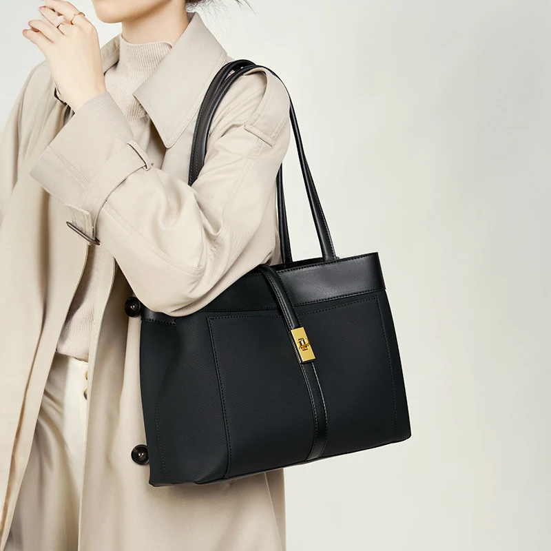 Bolsa feminina de ombro com grande capacidade, ideal para transportar tudo que você precisa com conforto e elegância no dia a dia — foto 1