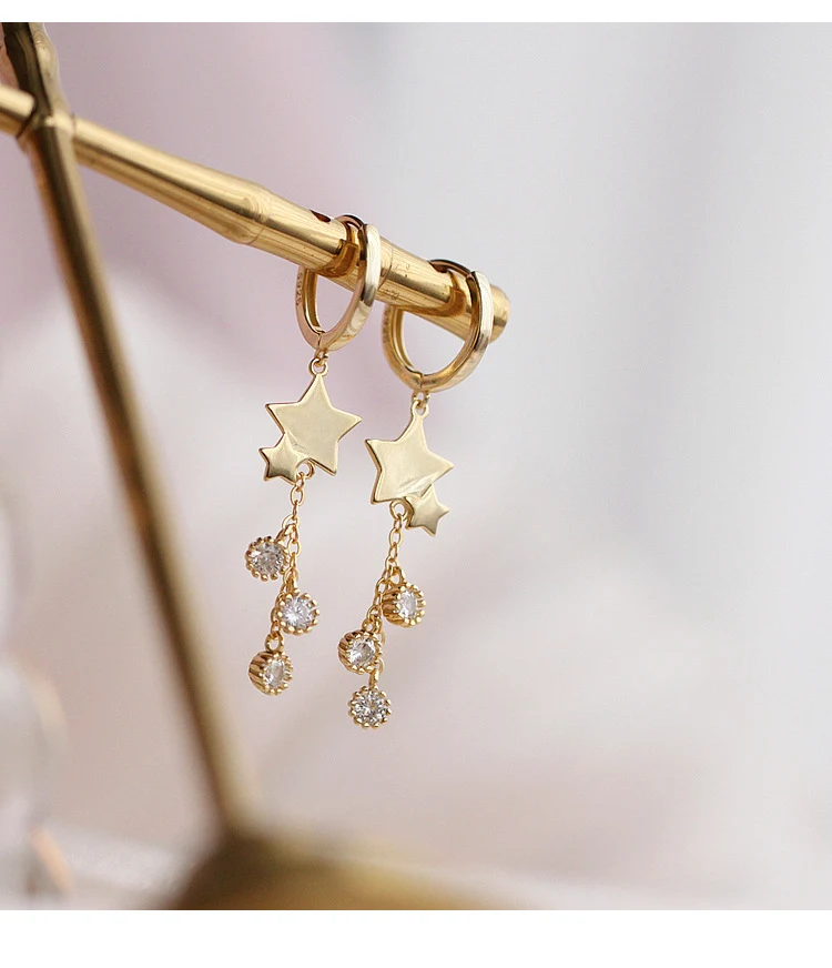 Title 10, Brincos de estrela de cinco pontas com strass e...