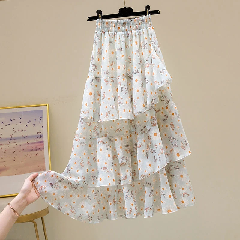 Vestido floral com babados irregulares e versátil. Ideal para bolos e muito mais. Um vestido elegante para diversas ocasiões especiais. — foto 2
