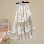 Vestido floral com babados irregulares e versátil. Ideal para bolos e muito mais. Um vestido elegante para diversas ocasiões especiais. — foto 2