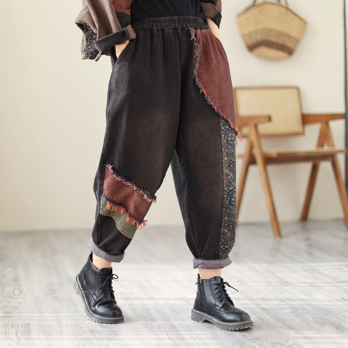 Conjunto Jeans com Contraste de Cores Casaco Manga Longa Calças Harem Feminino Estilo Moderno e Confortável para um Visual Casual e Elegante. — foto 5