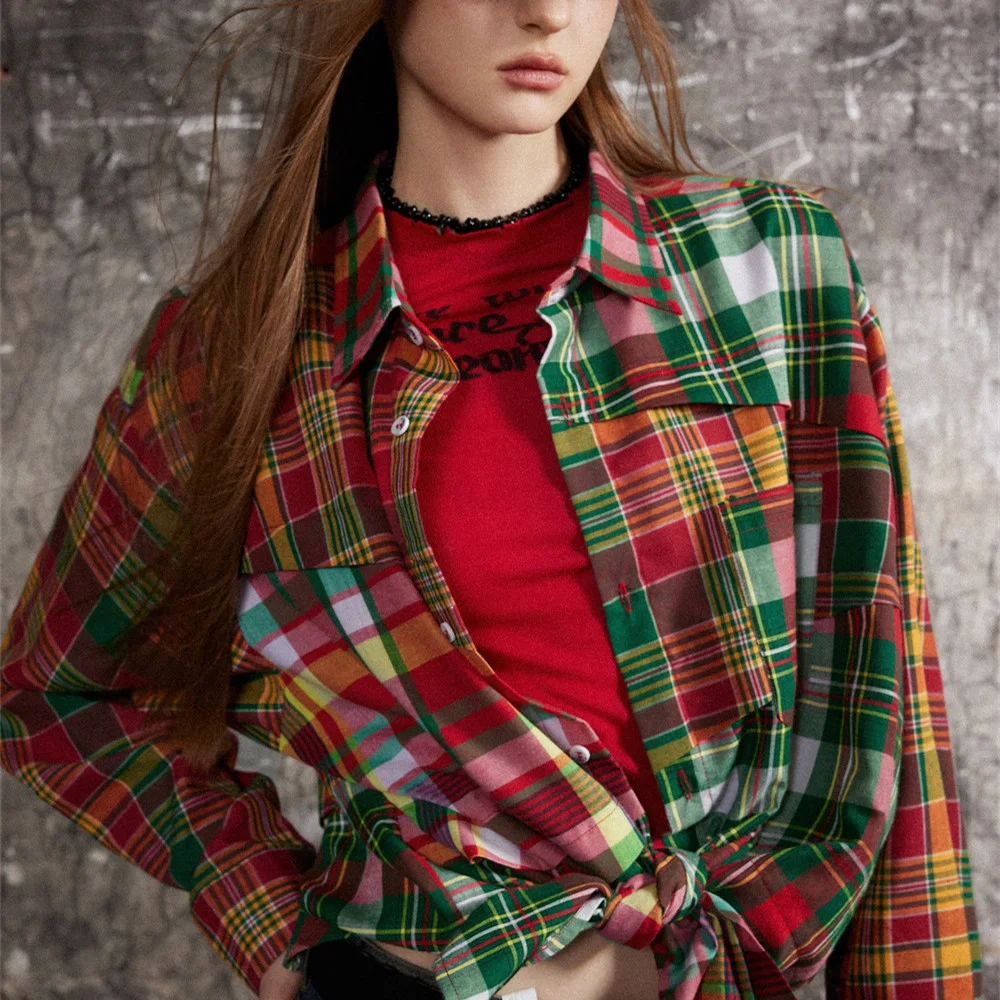 Camisa masculina xadrez com patchwork irregular, ideal para um visual moderno e casual, perfeita para diversas ocasiões. — foto 23