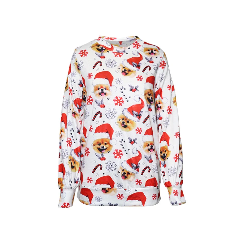 Camiseta feminina com estampa natalina, gola redonda, ideal para celebrar o Natal com conforto e um toque festivo e alegre. — foto 2