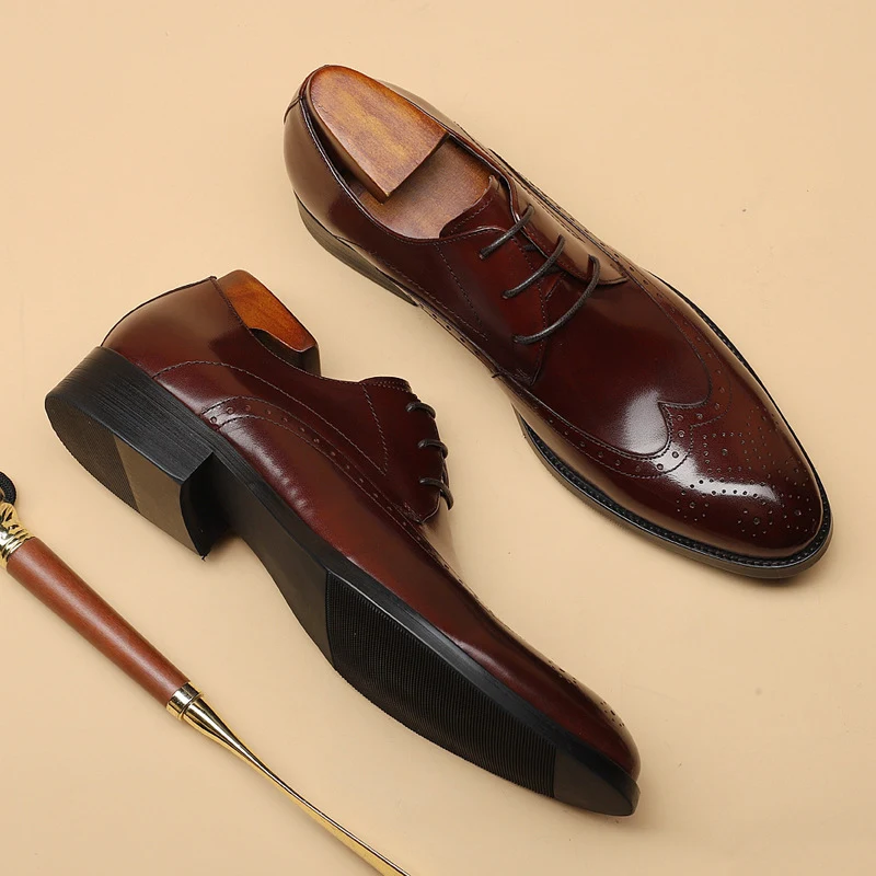 Casual leren schoenen met veters en uitgesneden details. Comfortabele en stijlvolle schoenen voor dagelijks gebruik en een casual look. — foto 3
