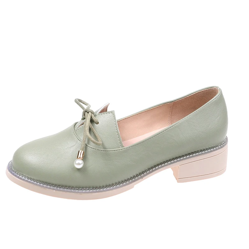 Damen Leder Schuhe Frühling, klein, mit flachem Mund und mittelhohem Absatz, ideal für Komfort und Stil. — foto 3