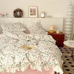 Creamy floral scen fitted shee