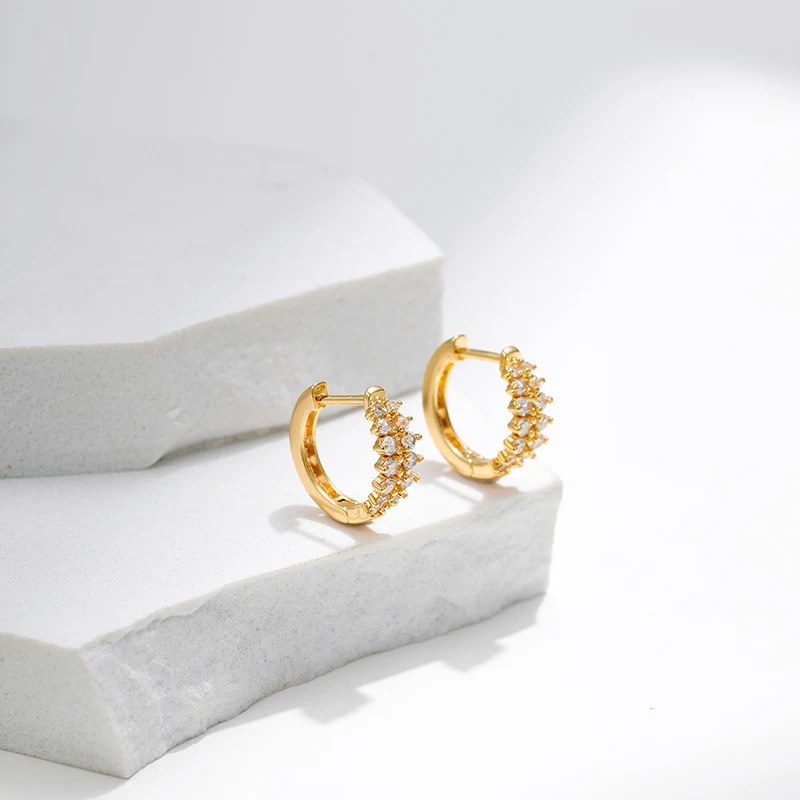 Brincos femininos OL de luxo leve, que mostram temperamento e elegância. Adicione um toque sofisticado ao seu visual, perfeitos para qualquer ocasião. — foto 7