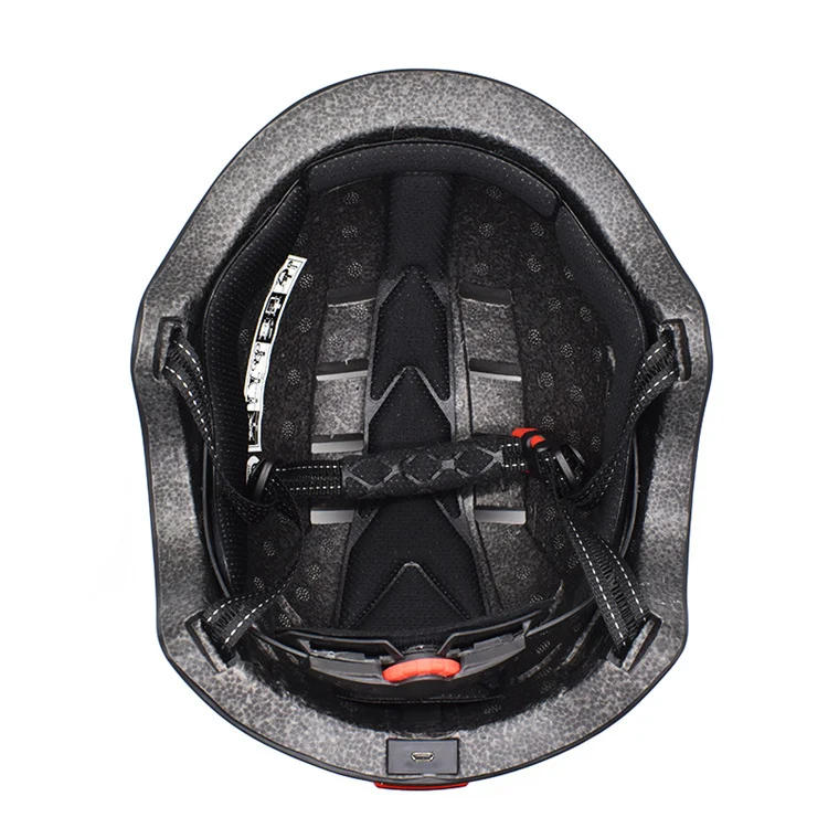 Fahrradhelm mit Rücklicht für mehr Sicherheit. Dieser Fahrradhelm mit integriertem Rücklicht sorgt für bessere Sichtbarkeit und Schutz beim Radfahren. — foto 10