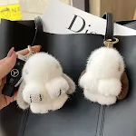 Sevimli Vizon Peluş Tavşan Kolye Anahtarlık, Net Kırmızı Trendi. Anahtarlarınız veya çantanız için sevimli bir aksesuar, her yere mutluluk getiren bir dokunuş. — Fotoğraf 16