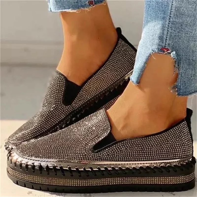 Kadın günlük loafer ayakkabılar Günlük kullanım için ideal Rahat ve şık tasarım Çok yönlü kullanım sunar Her adımda konfor ve stil Kolay kombinlenebilir ve modern görünüm — Fotoğraf 7