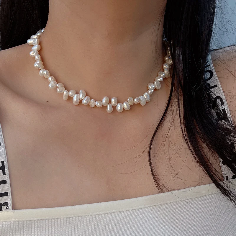 Colar de pérolas feminino, natural e exclusivo, um toque de sofisticação. Adicione elegância ao seu visual, perfeito para ocasiões especiais e uso diário. — foto 1