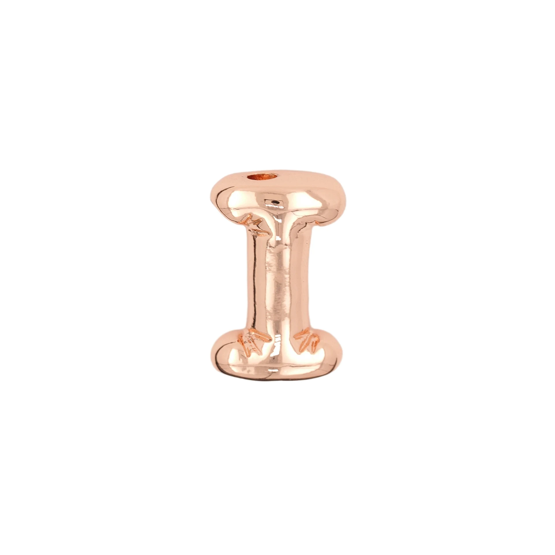 Colar com pingente de letras brilhantes de cobre. Adicione um toque elegante e personalizado. Expresse seu estilo com brilho. — foto 53