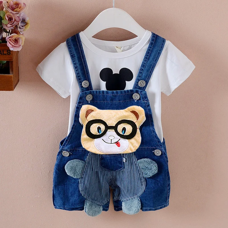 Macacão infantil com suspensórios, shorts jeans para bebês, meninos e meninas. Conforto e estilo em uma peça única para diversas ocasiões. — foto 7