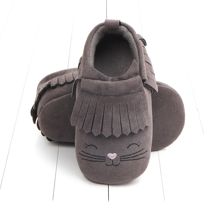 Sapatos de princesa para bebês antiderrapantes com detalhes frost. Calçados de passeio seguros, confortáveis e charmosos para sua bebê. — foto 6