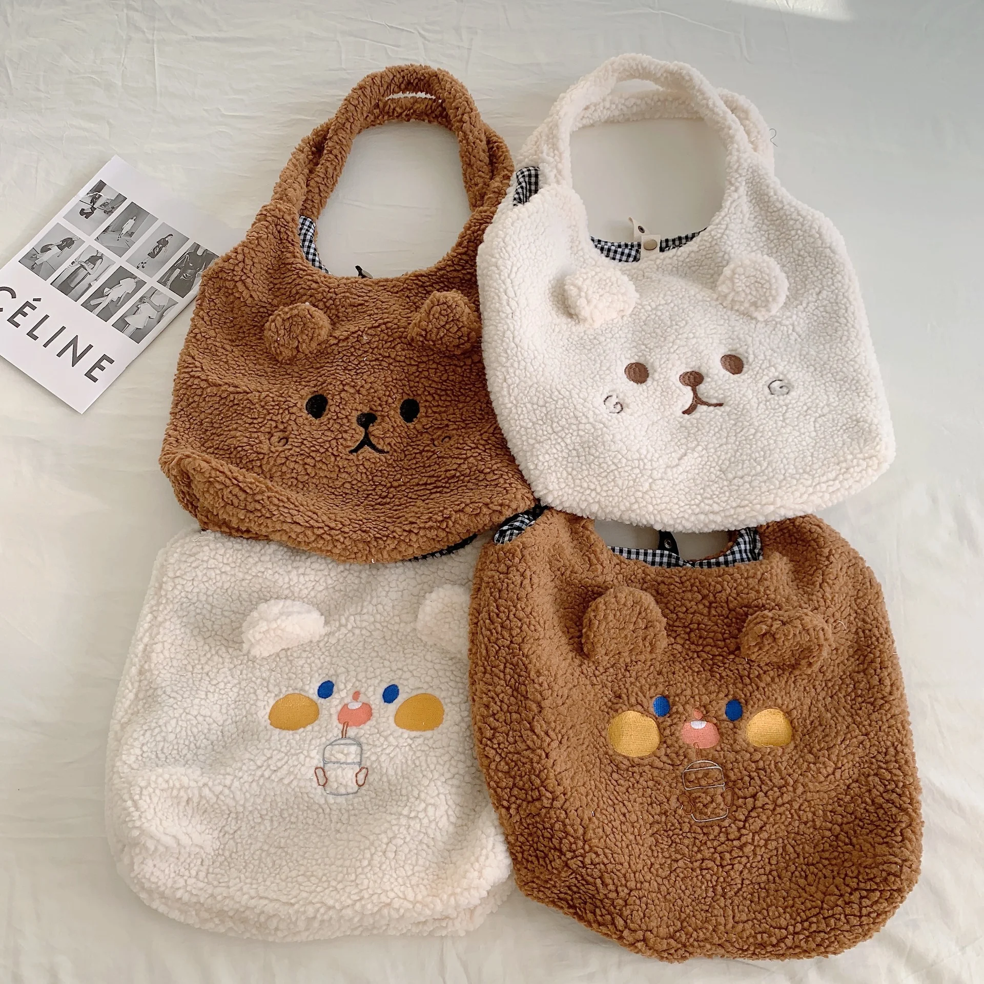 Bolsa Tote de Pelúcia Fofa com Grande Capacidade Leve Tudo com Estilo e Conforto Perfeita para Compras Uso Diário e Levar seus Pertences — foto 6
