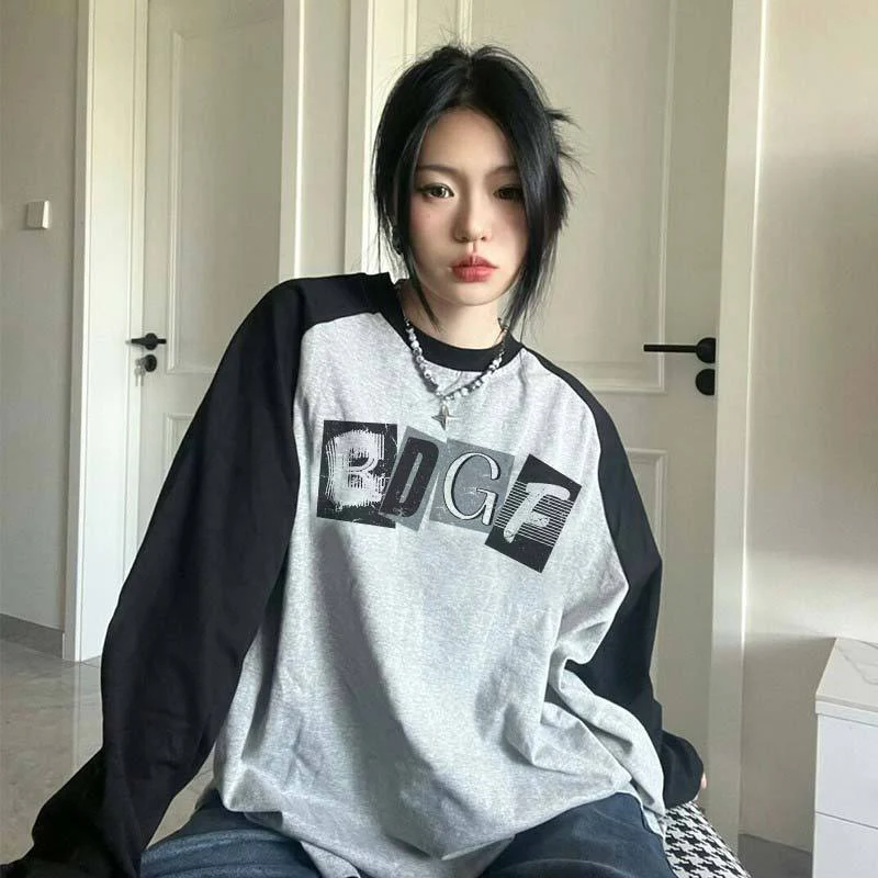 Damen-T-Shirt mit langen Ärmeln und Übergröße im amerikanischen Stil in Schwarz und Grau — foto 3
