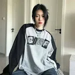 Damen-T-Shirt mit langen Ärmeln und Übergröße im amerikanischen Stil in Schwarz und Grau — foto 3