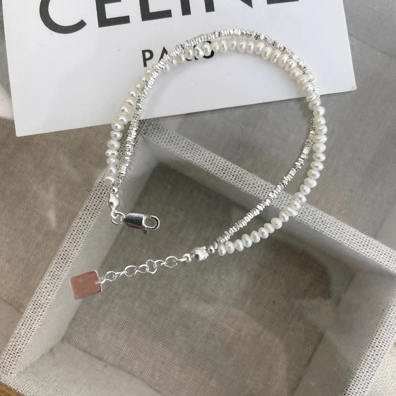 Pulseira feminina de pérolas de alta qualidade, dupla camada, com temperamento sofisticado. Adicione um toque elegante e valorize seu visual com esta joia. — foto 4