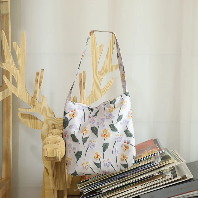 Title 4, Torba za rame i ispod pazuha Jacquard Tote Bag ...