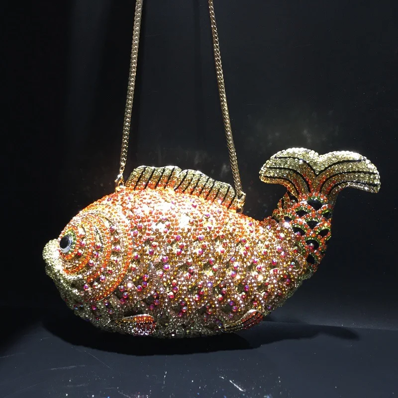 Pochette con diamanti e strass Goldfish fatta a mano per donna. Accessorio scintillante per eventi speciali. Eleganza e stile in un unico oggetto. — foto 5