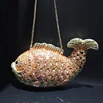 Pochette con diamanti e strass Goldfish fatta a mano per donna. Accessorio scintillante per eventi speciali. Eleganza e stile in un unico oggetto. — foto 5