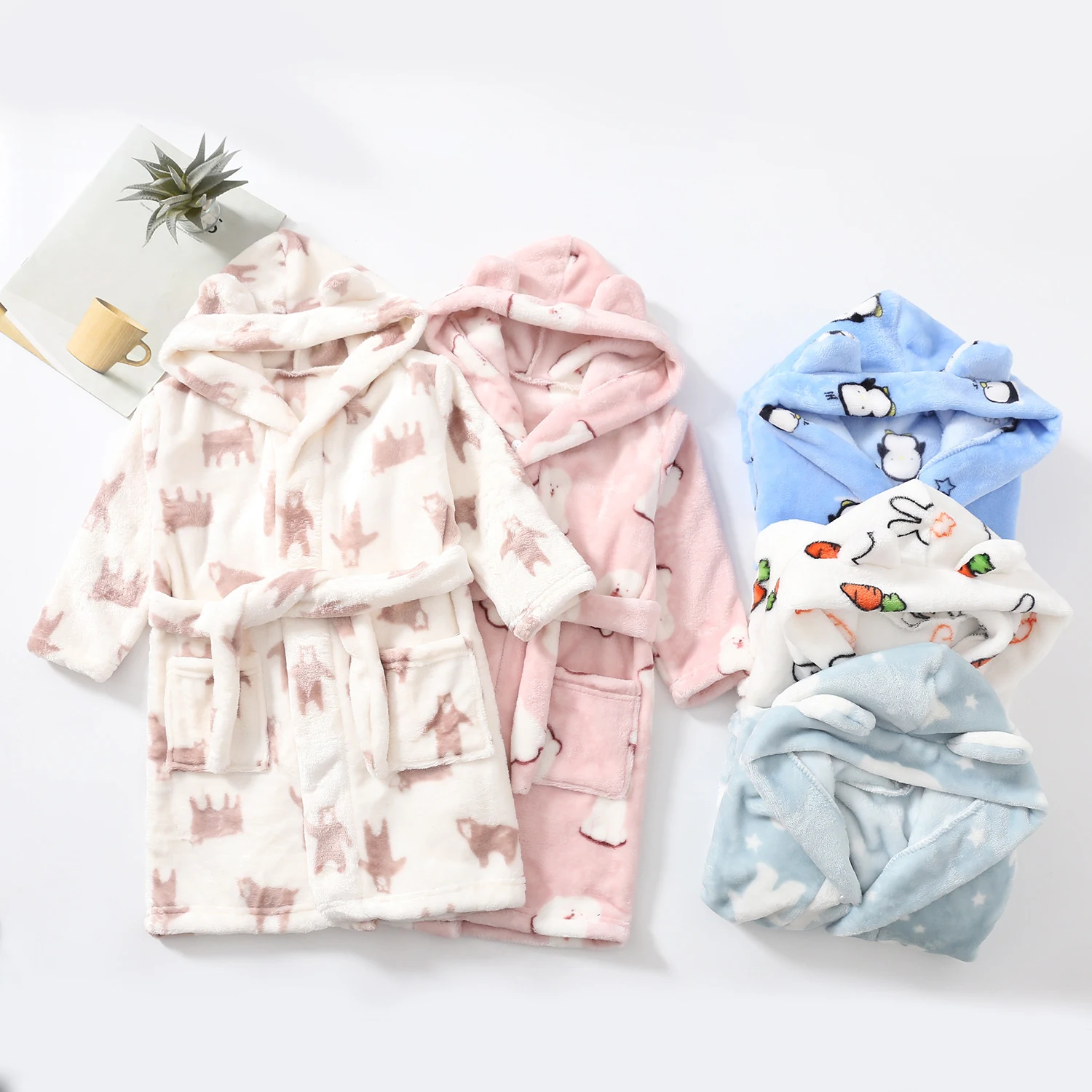 Mädchen Flanell Pyjama Set mit Print, Loungewear Bademantel für gemütliche Stunden. Kuschelig weich und warm. Perfekt zum Entspannen. — foto 1