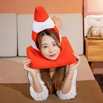 Divertente e adorabile bambola di peluche con cappello da blocco stradale. Morbida e coccolosa, un giocattolo perfetto per bambini e collezionisti. — foto 6