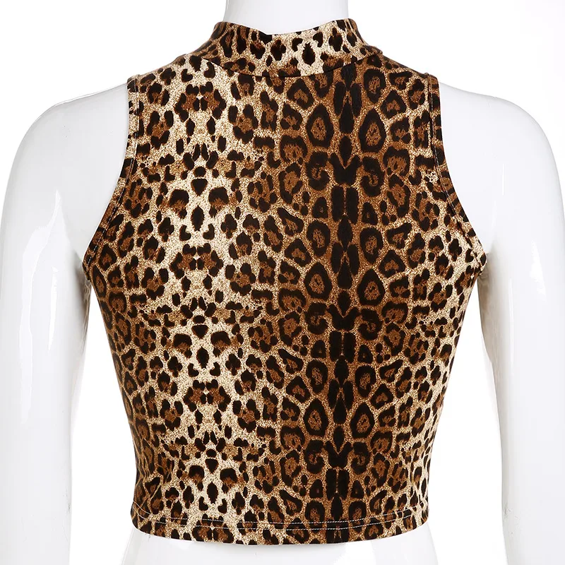 Blusa sexy de leopardo com gola alta pequena e colete justo. Combine sensualidade e elegância, realçando sua silhueta com este look moderno. — foto 8