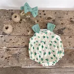 Macacão floral tipo sling com lenço para bebê. Conforto e charme em um só produto, perfeito para meninas pequenas. Ideal para passeios no verão. — foto 14