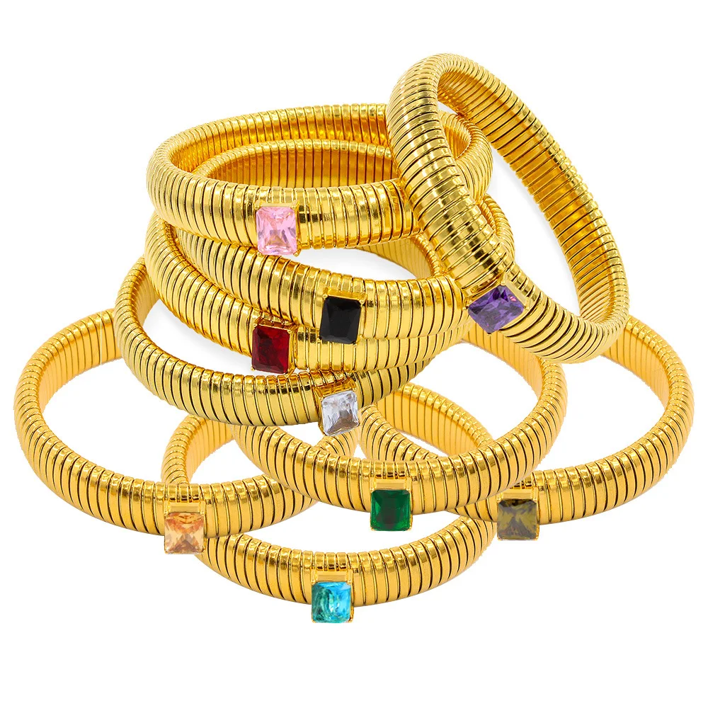 Pulseira quadrada de aço titânio com zircônia INS18K Gold, design elegante e durável. Ideal para um visual sofisticado e moderno. — foto 13