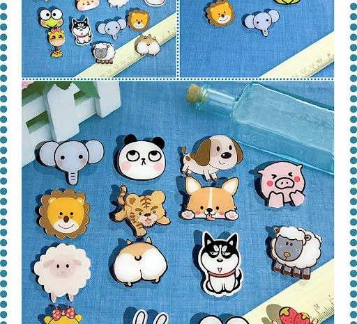 Title 3, Insignia de Dibujos Animados con Animalitos Lin...